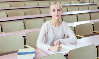 成语绿草如茵是什么意思 绿草如茵是词语吗