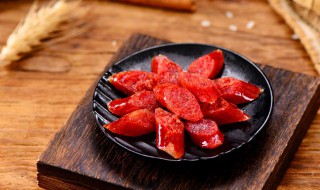 青椒炒腊肠怎么做（腊肠炒青椒窍门）