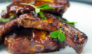 南瓜蒸排骨（南瓜蒸排骨的家常做法）