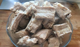 排骨汤用什么排骨（莲藕排骨汤用什么排骨）