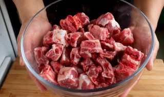 排骨可以和什么一起炖汤 花生排骨可以和什么一起炖汤