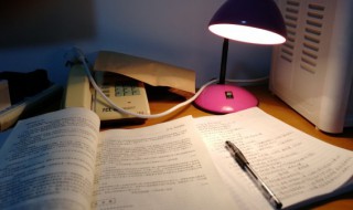 笨手笨脚的词语意思 笨手笨脚的词语意思是