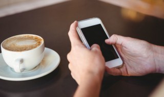 手机一玩就发烫怎么办(手机用一会就发烫是怎么回事)