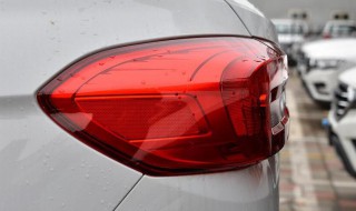 哈弗m6后尾灯怎么拆(哈弗m6后尾灯怎么拆下来)