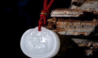 带玉坠有什么好处 三种女人不适合戴翡翠