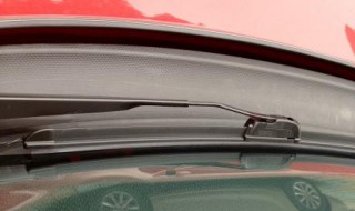 无骨雨刷更换教程（无骨雨刷如何拆卸）