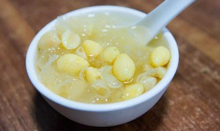 莲子雪耳瘦肉汤的功效（莲子雪耳瘦肉汤的功效与作用）