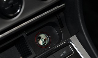 朗逸点烟器怎么拆下来（朗逸点烟器怎么拆下来视频教程）