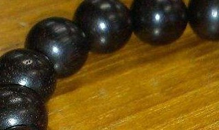 怎么辨别紫檀与小叶紫檀 如何鉴别真假小叶紫檀和紫檀