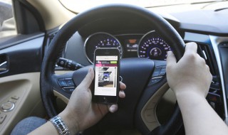 汽车导航屏幕RST孔在哪里（车载导航仪rst怎么用）