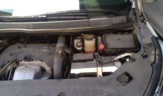 18款别克es电瓶桩正极怎么拆（别克es电瓶正负极）