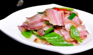 腌肉晒了为什么发白（腌肉晾晒过程中起白）