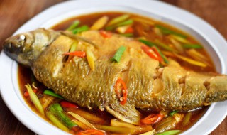 鲫鱼和黄花菜可不可以一起吃（鲫鱼和黄花菜可不可以一起吃呢）