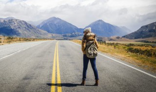 坐火车出游发朋友圈的说说（坐火车出游发朋友圈的说说简短）