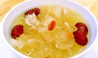 银耳胡萝卜枸杞汤的功效（银耳胡萝卜汤的做法）
