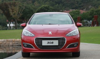 东风标致3O8后排坐椅怎么放下 2014款标致,308后排座椅怎么掀起来