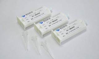 粘衣服的胶水叫什么（衣服上的logo开胶了用什么粘）