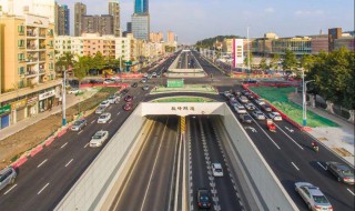 什么时候主路让辅路（什么时候主路让辅路直行）