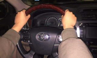 方向打不动轮是什么原因（方向打不动是方向机坏了吗）