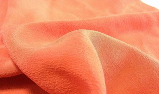 100%桑蚕丝的洗涤方法 清洗蚕丝的时候注意什么