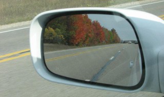 汽车后视镜为什么不弄个雨刷 汽车后视镜为什么不弄个雨刷器