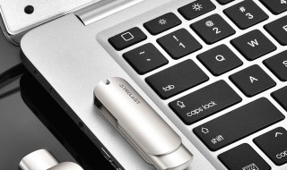 电脑主机响但是屏幕不显示怎么办（电脑主机响了但是显示器没反应）