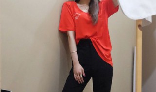 红t恤衫配什么颜色裤子(红t恤衫配什么颜色裤子图片)