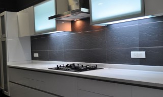 油烟机外面油污怎么清除（油烟机外面油污怎么清除干净）