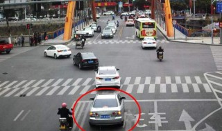 车坏在红绿灯算违章吗 车坏在红绿灯算违章吗怎么处理