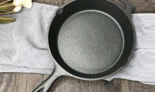 平底锅内壁上厚厚的油污怎么清洗 平底锅外部油渍怎么去除