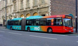 汽车靠左行驶好还是靠右行驶好 汽车靠左行驶好还是靠右行驶好?