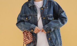 短款牛仔外套怎么搭配裤子 牛仔外套最佳搭配图片