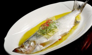 正宗的清蒸白鱼做法（正宗的清蒸白鱼做法视频）
