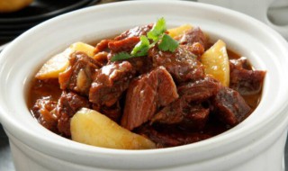 牛腩炖胡萝卜（牛腩炖胡萝卜土豆）