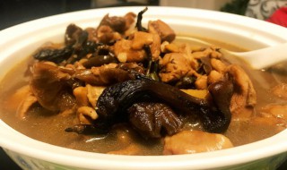 东北小鸡炖蘑菇的做法（小鸡炖蘑菇的制作方法）