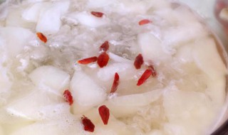 银耳百合雪梨羹的做法 银耳百合雪梨羹的做法和功效