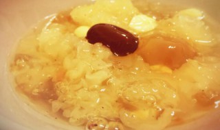 银耳炖桃胶的做法（银耳炖桃胶有什么功效）