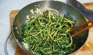 凉拌香椿芽怎么做 凉拌香椿芽做法简单又好吃,实在太香了,看着好诱人