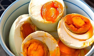 鸭蛋用水腌制方法（鸭蛋用水腌制方法大全）