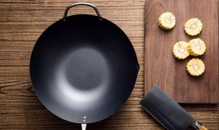 铁锅里清除不干胶的方法（铁锅里清除不干胶的方法视频）