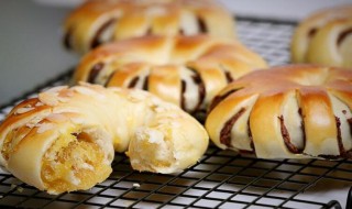 豆沙面包卷的做法（豆沙面包卷的做法烤箱）