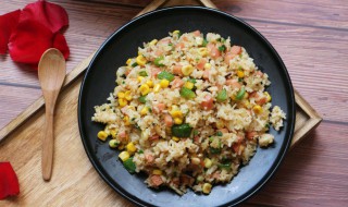 家常炒饭的做法（家常炒饭的做法大全窍门）