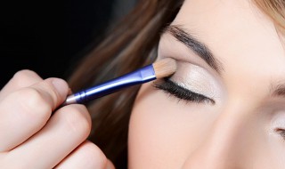 右下眼皮跳真的有预兆 二十四小时眼跳吉凶预兆