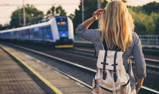 朋友圈最流行的说说心情短语（发朋友圈流行短句说说）