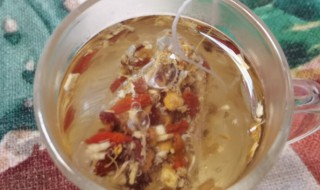 人参红枣泡水喝可以吗（人参可以与红枣泡水喝吗）