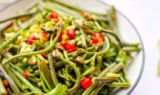 蕨菜怎么焯水（蕨菜怎么焯水焯多久?）