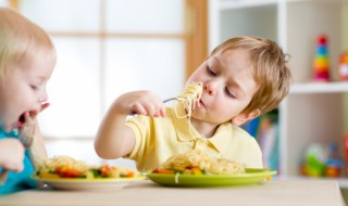 小孩缺锌吃什么（小孩缺锌吃什么药）