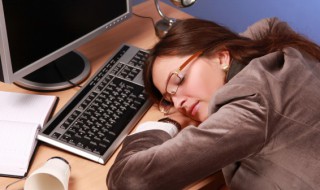 女人梦见别人拿刀砍人（女人梦见别人拿刀砍人砍死了）