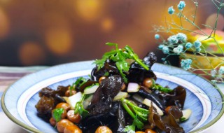 猪肝能和木耳一起炒吗(木耳可以炒猪肝吗)