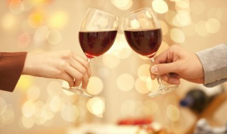 哪些人不能吃红酒（哪些人不能吃红酒鸡蛋）